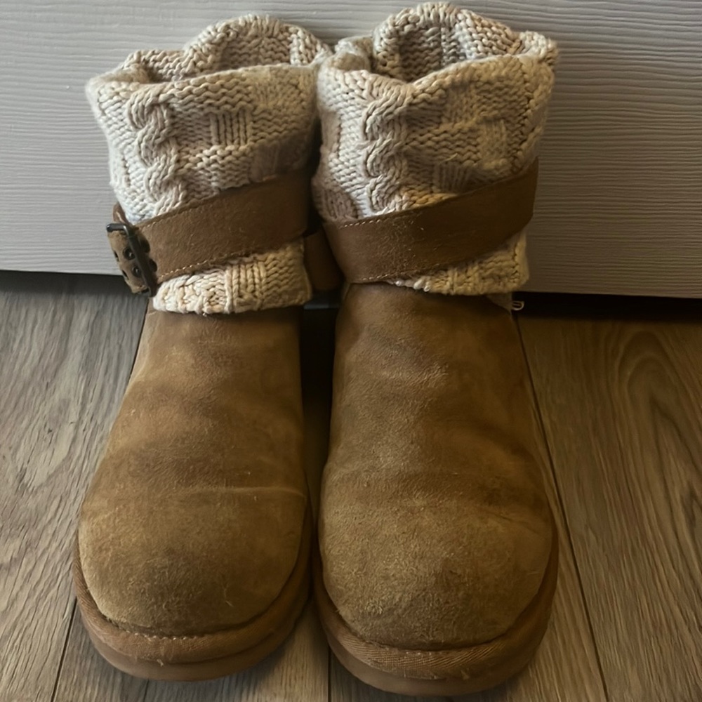 Light brown knit uggs